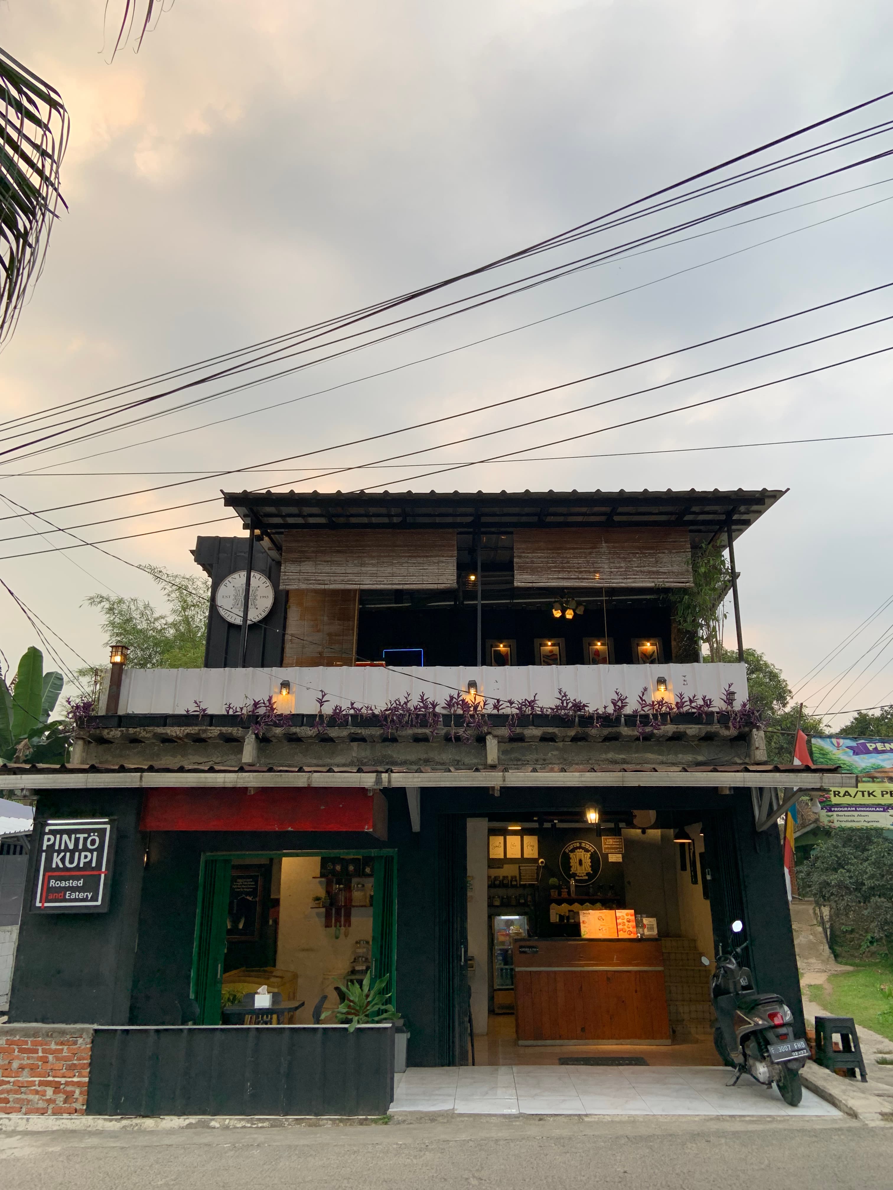 Eksterior Kafe Pinto